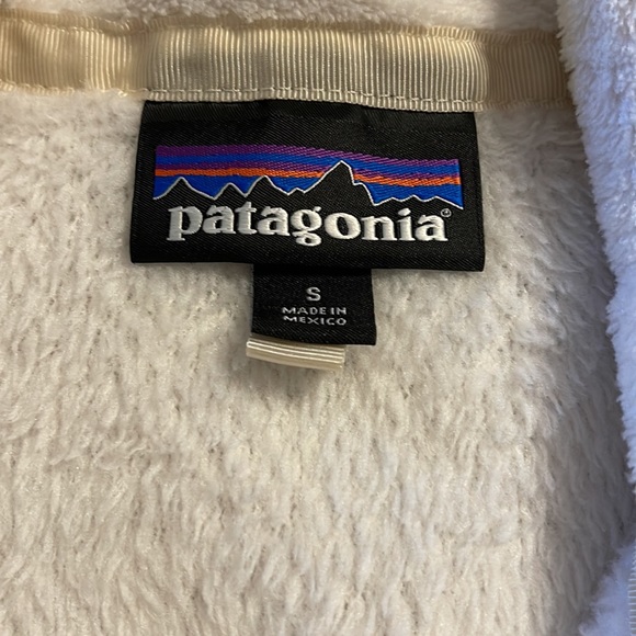 Patagonia ladies Sz small creme polartec fleece vest - Picture 3 of 4